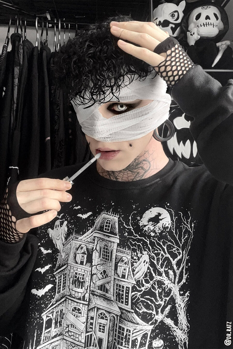 Haunted Mansion Sweatshirt [White]