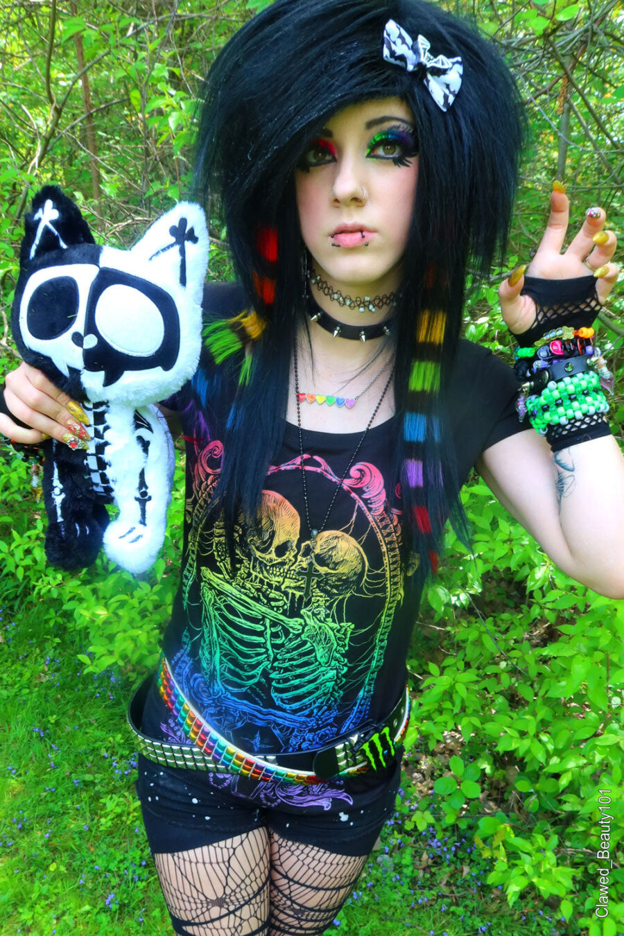 Pride Skeleton Love T-shirt [RAINBOW]