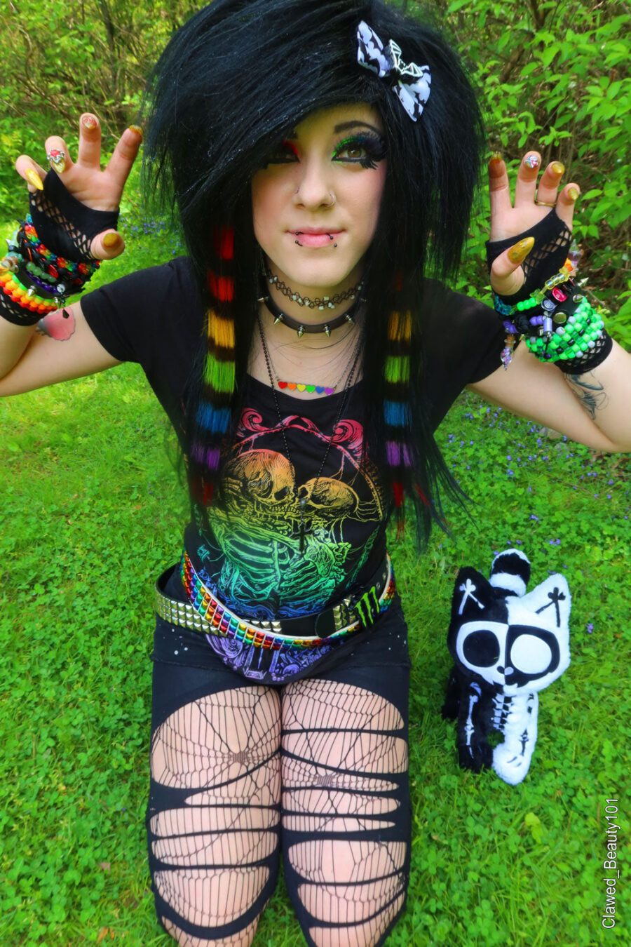 Pride Skeleton Love T-shirt [RAINBOW]